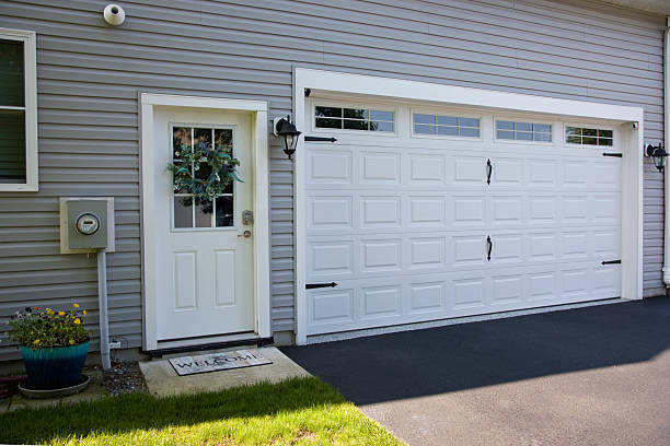 24/7 Emergency Garage Door Panel Replacement experts in Canadian, TX